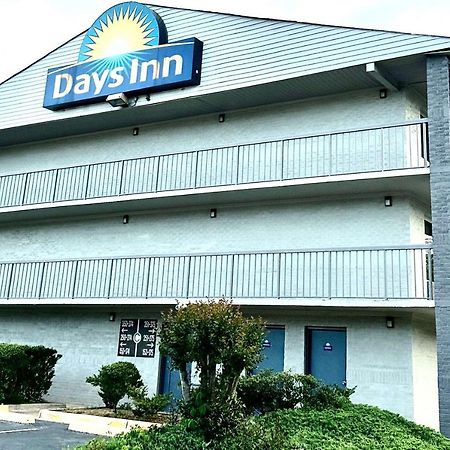 Days Inn By Wyndham Charlotte Northlake Exterior photo